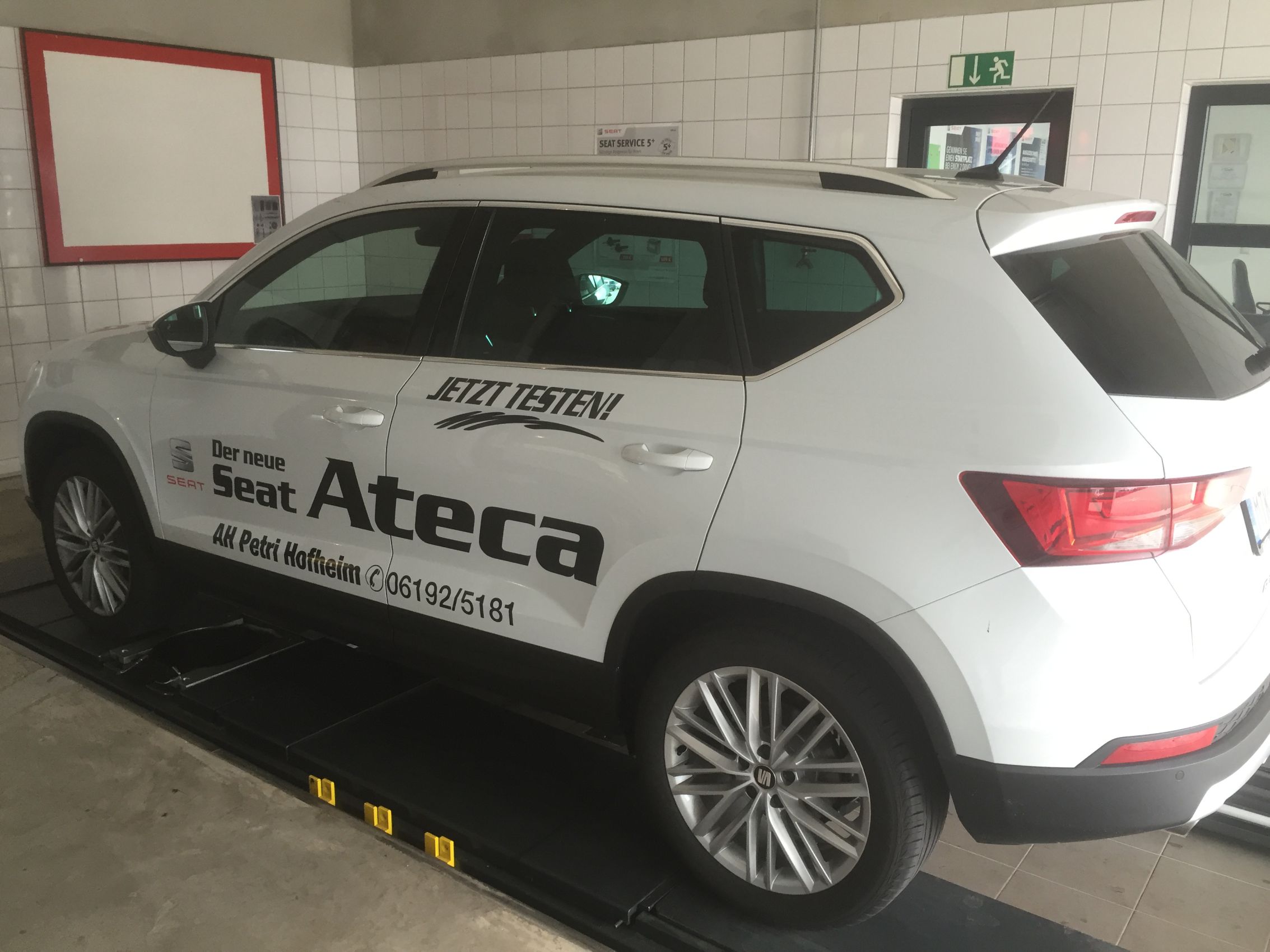 http://pr-werbeprofis.de/wp-content/uploads/2016/10/Ateca-Autohaus-Petri.jpg